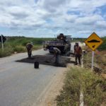 Quebra-molas são instalados na entrada da cidade